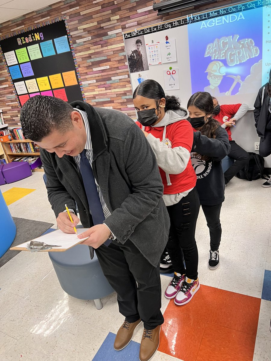 JayProano's tweet photo. #students #teambuilding @VistaCharterLA and using their senses to figure out what was being drawn on their back. It was a fun twist of the game telephone. 

#middleschool #teacherlife #charterschool #ccsa @CharterSchools #classbuilder https://t.co/1sTYGtJAjR