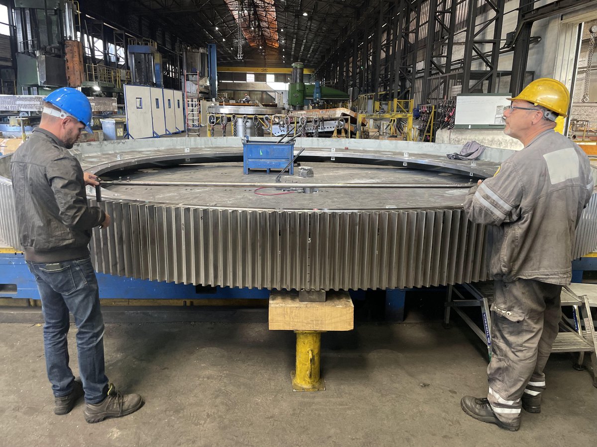 mineraltech's tweet image. Quality control inspection of #girthgear (bore ø 4,820 mm)
 
#mineraltech #mineraltechnologiesgroup #mining #coppermine #manufacturing #mill #miningindustry #equipment  #minerals  #hpgr #mtg #epc #pelletizing #espplant #ironore #ores #grinding  #gearcutting #gearbox #geardrive