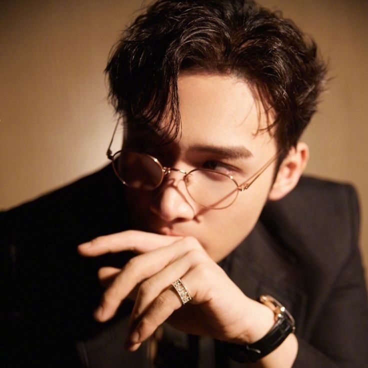 GirlNamedRobbie's tweet photo. "I think I felt my heart skip a beat
I'm standing here and I can hardly breathe
You got me

And that crooked smile of yours
It knocks me off my feet"

Happy birthday BB ��🖤 #ZhangBinbin #VinZhang #张彬彬 https://t.co/yTlB6YKx8H