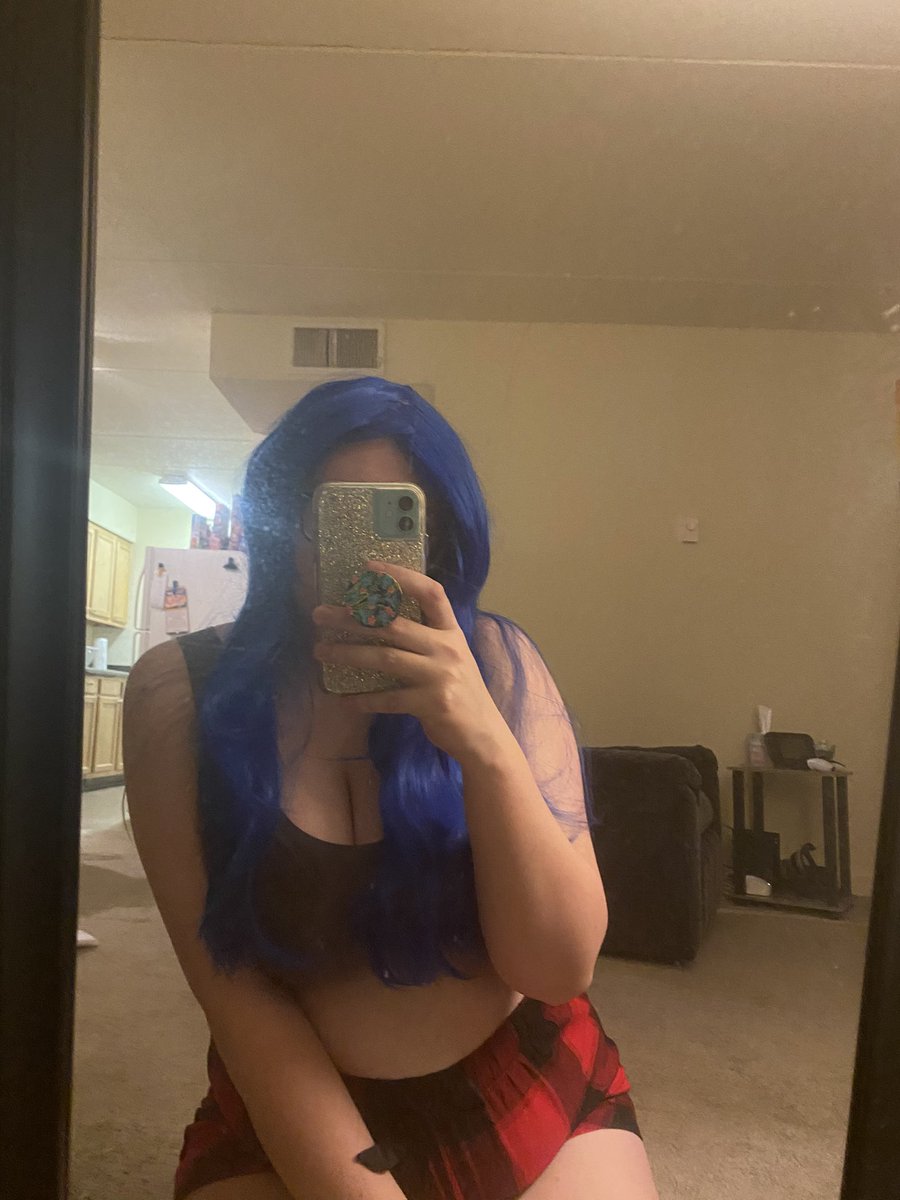 TaroChanEN's tweet photo. Shiver wig progress pics! Haven't done the back bit yet but I'm gonna move the front bangs more front 🐙
#Splatoon3 #shiversplatoon #deepcut https://t.co/Lo0a5RWDrM