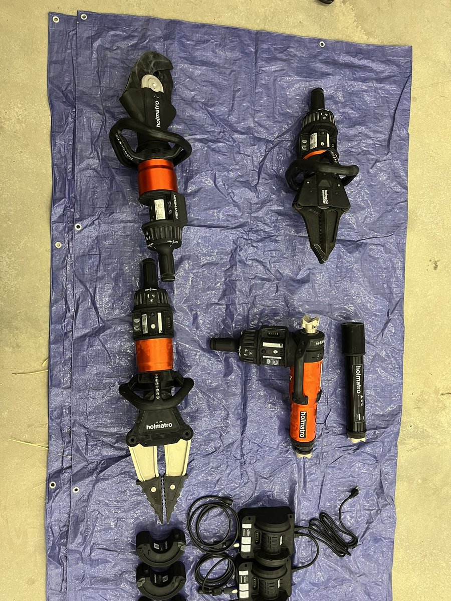 GlenboroFire's tweet image. Tonight we accepted new battery powered rescue tools from @Seahawk_Service. Here are a picture of the old power pack operated tools that required lines and generators compared to the new battery tools. 

We can’t thank the community enough for their support!