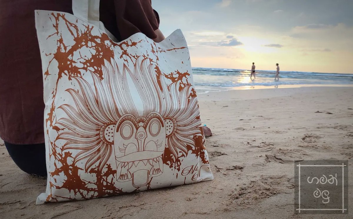 GamanMalu's tweet photo. Screen printed tote bag
#totebags #visitsrilanka #ecofriendlybags #gamanmalu #thaagimalu #sustainableproduct #screenprint #grayclothbags #jutebags #madeinsrilanka https://t.co/Weg47BFZlM