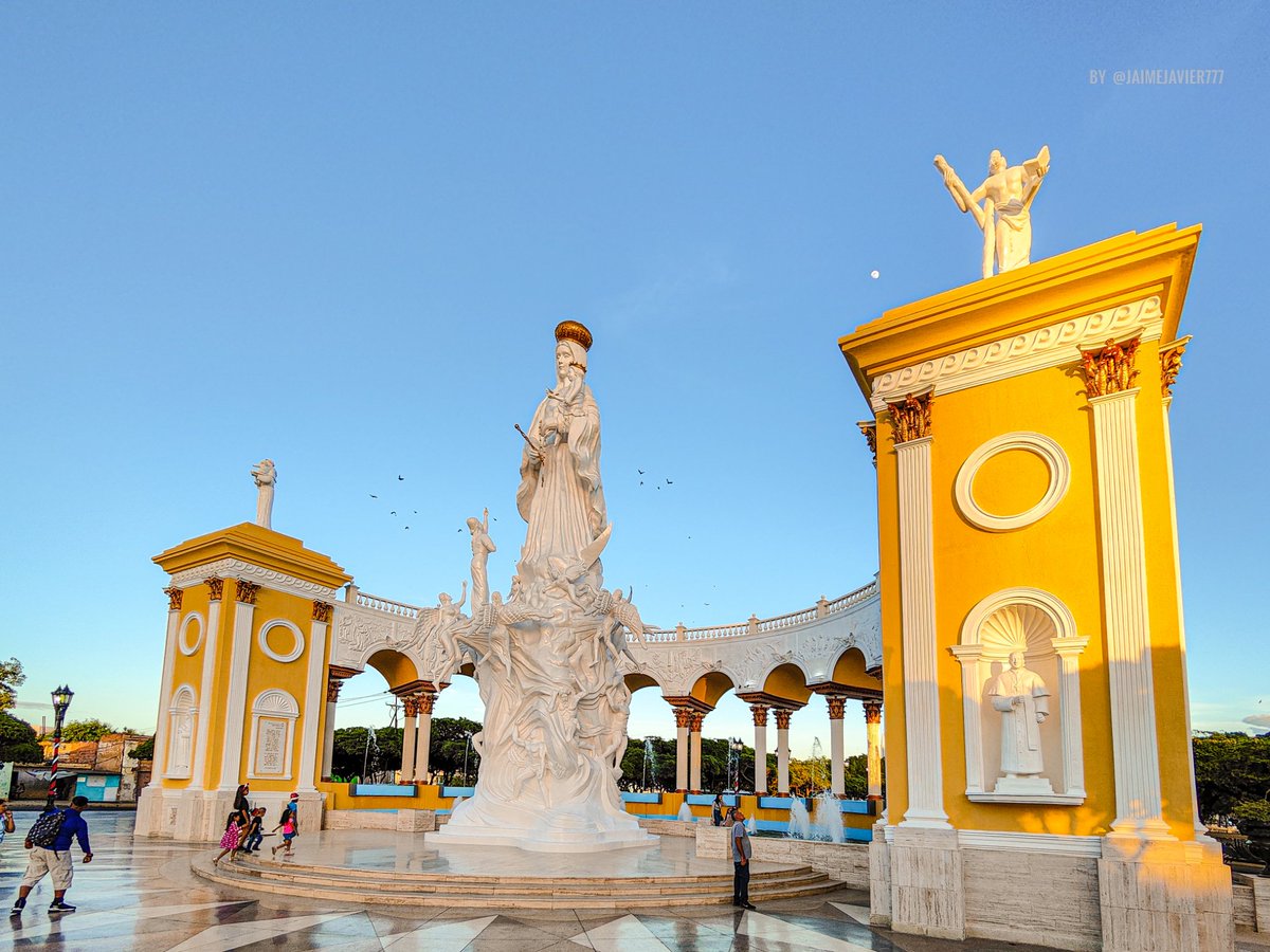jaimejavier777's tweet photo. Monumento a la Virgen de Chiquinquira
Maracaibo Edo.Zulia 
Tierra del Sol Amada 🌞

#bluesky #sunset #xiaomi12 #photooftheday #photographer #naturelovers #PhotographyIsArt #ultrawide #xiaomiseries https://t.co/IjXyxYXYlQ