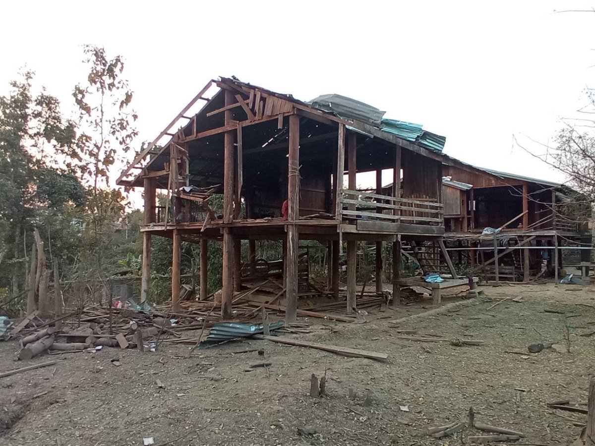 ZawWaiSoe4's tweet photo. The two military airplanes dropped at least (5) bombs onto the residential area at 4:15pm in the lower part of MoeTarLay Village, Katha township. #whatshappeningnowinmyanmar
#MilitaryCoupInMyanmar 
#NoFlyZone #airdefencesystem #protect_innocent_people https://t.co/D5aoNEwxaQ