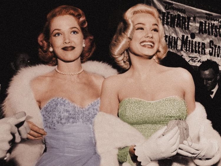 evfinity's tweet image. *:･ﾟ✧*:･ﾟ trechos de “Os 7 maridos de Evelyn Hugo” a thread pra matar a saudade desse livro;