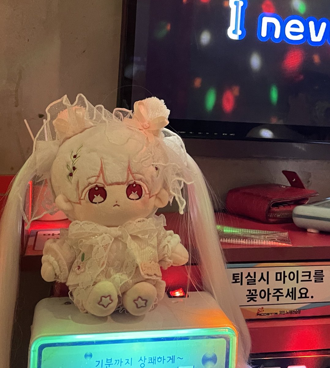 SooM__sOOmi's tweet photo. 오랜만에 와서 솜사진 올리기
노래방 안간지 꽤 된것 같아요 https://t.co/8TrUxf2fHY