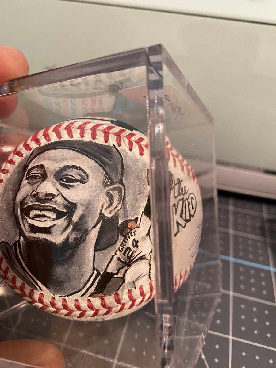thebashtone's tweet photo. Sick mail day @CardPurchaser with this @JeffPerdziak hand painted 1/1 autographed Ken Griffey jr baseball https://t.co/uEENpE3WrQ