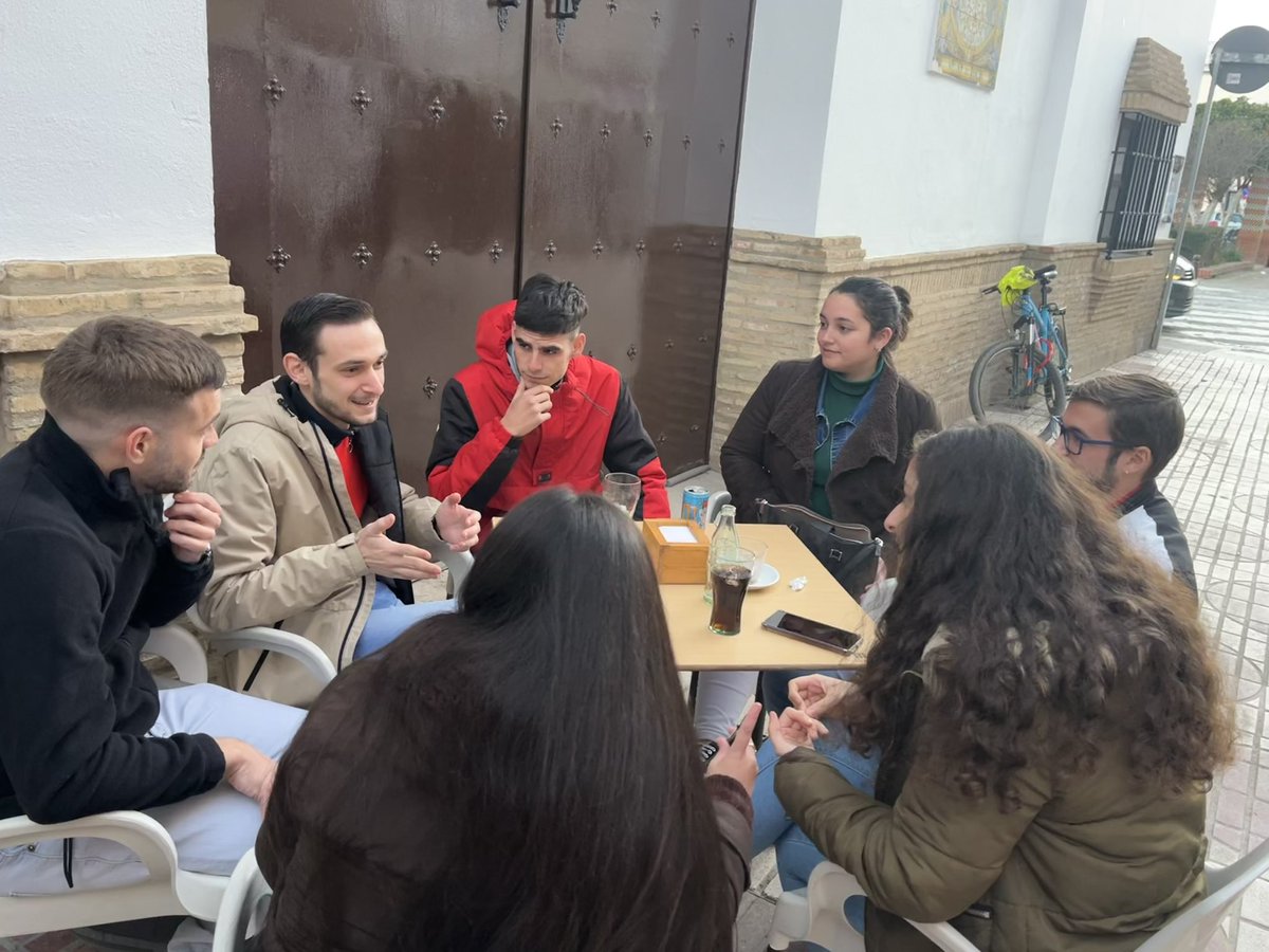 JSAGibraleon's tweet photo. En la tarde de hoy,nos hemos reunido con nuestro Secretario General y Concejal de Gibraleón, Javier Domínguez, para abordar temas relacionados con los próximos eventos, así como también, se han realizado nuevas propuestas. 
Seguimos luchando por nuestro pueblo, #ConCorazón! https://t.co/n5yNlJjrHf