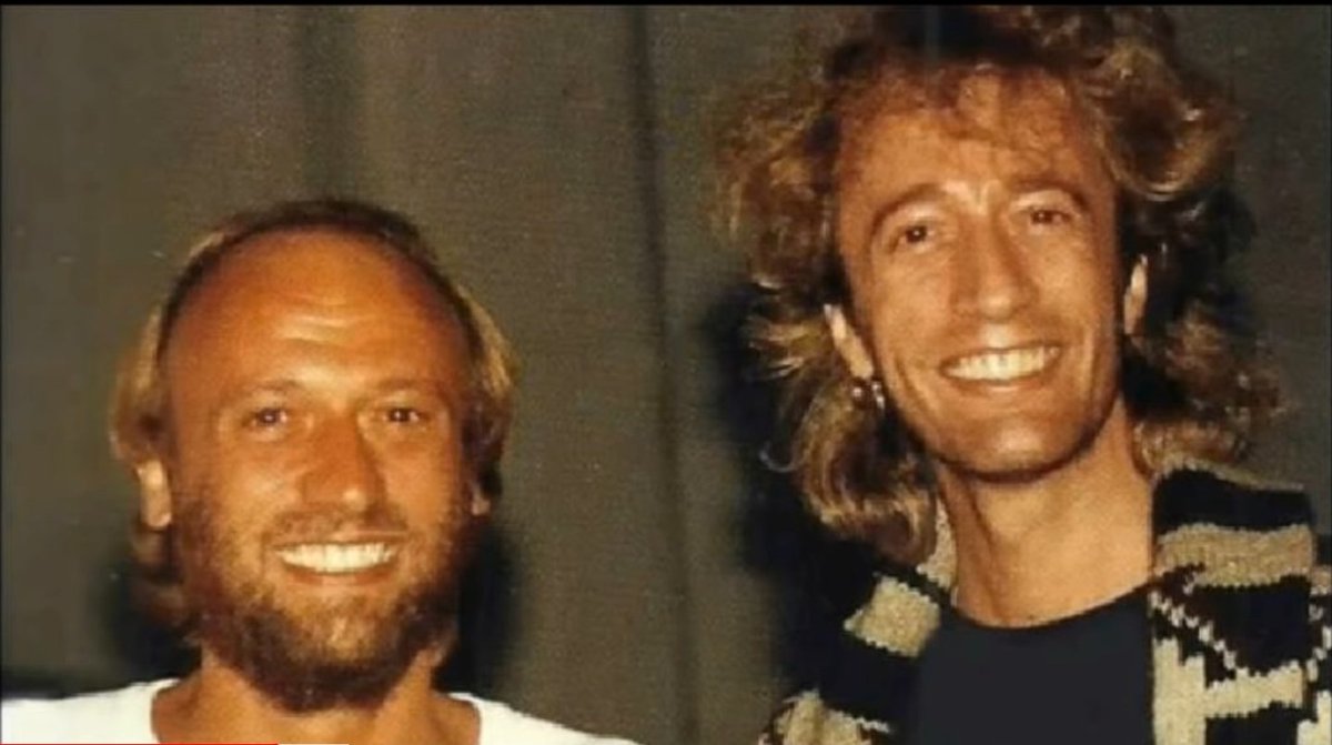 Do they look like twins here or what?

#beegees #mauricegibb #robingibb #FavoriteTwins