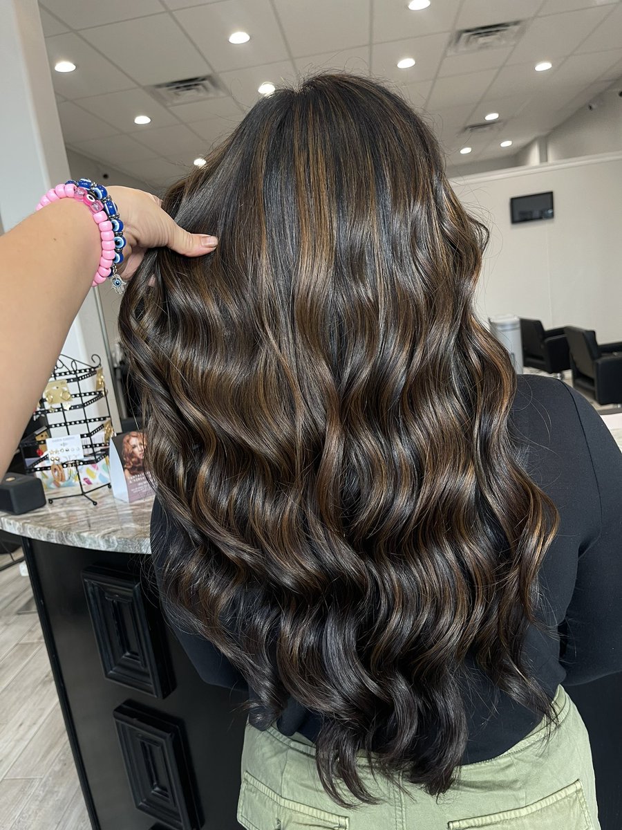 tafolla59's tweet photo. 🔥January Special at its finest 🔥

• Partial Balayage
• Haircut 
• Protein Treatment 

$185 (Value or $275)

DM me for appointments 
Only by appointments.
.
.
#BeautyAvenueExclusiveSalon #corpuschristi361 #shoplocal https://t.co/6RZV1NuOSt