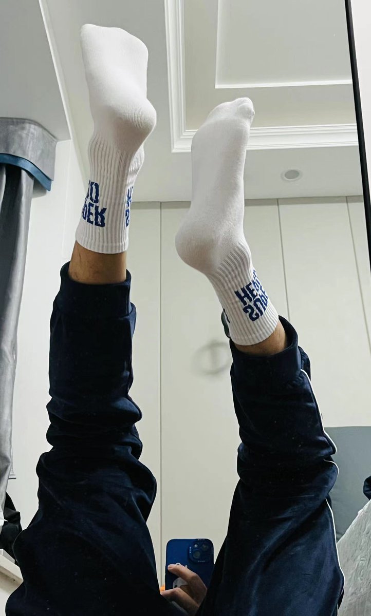 Tkey_ee's tweet photo. 没想到这么多年的账号说没就没 8000多粉丝不知道还有没有机会达到
小K现在搬迁到这个账号了
要重新开始 希望大家能够支持我
老朋友们可以帮我转发一下 重新关注一下我

附上白袜与光脚图 https://t.co/s2GipPQvi7