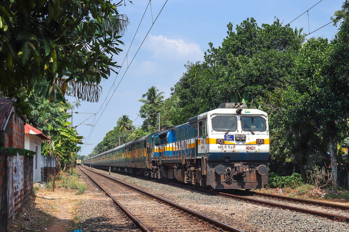 Last DIESEL traction in Thiruvananthapuram area... Final days of KRISHNARAJAPURAM WDP-4D with Yesvantpur -Kochuveli Garib Rath Express ....