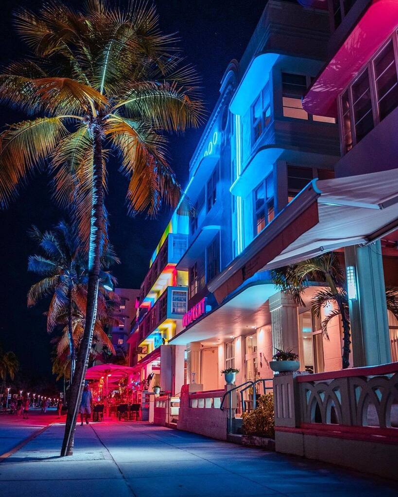 TheMiamiGuide's tweet photo. South Beach Ocean Drive a Dream of Neon Lights and Art Deco 🌴✨
What’s your dream destination?! ✈️
📸 @geoffrey.parry
#oceandrivemiami #miamivibes #neonlights #artdeco #miaminights #miamibeach #miaminightlife #miami #southbeach https://t.co/jZP0XF96n4 https://t.co/EuVgcNc5s0