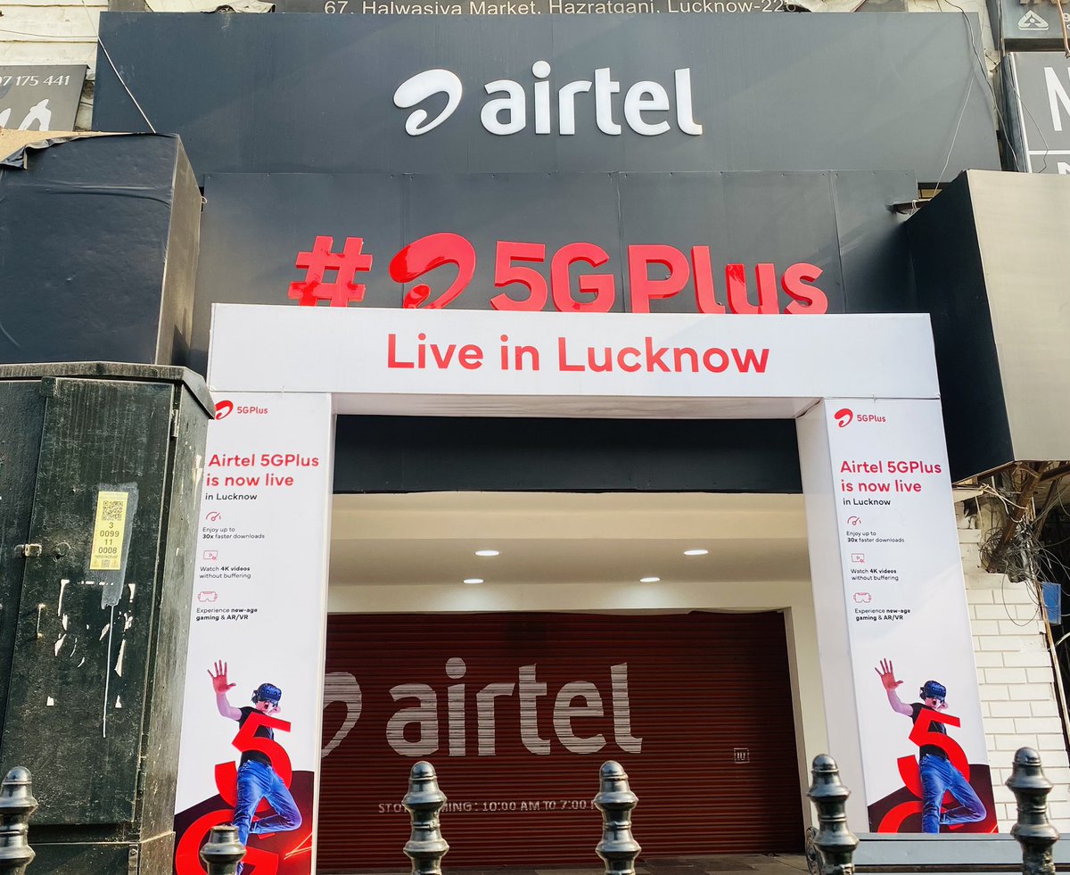 Adarshpara's tweet photo. @airtelindia वालों ने लखनऊ में 5G का विज्ञापन लगाया है, इनका 4G भी 2G से धीरे चलता है और बातें 5G की कर रहे हैं।
ये ट्वीट करने के लिए भी @reliancejio का सहारा लिया है।

ये ट्वीट देखकर फ़िक्र ऐसे करेंगे जैसे तुरंत लाभ मिलेगा, 2-4 रिप्लाई के बाद ठंडे हो जाएँगे। https://t.co/IC6xl8dCmz
