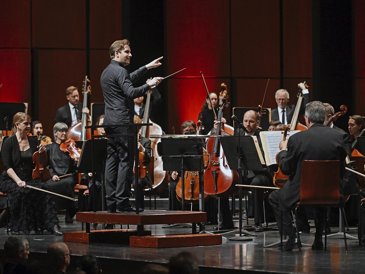 L’OSQ transfiguré par son nouveau chef lesoleil.com/arts/musique/l…