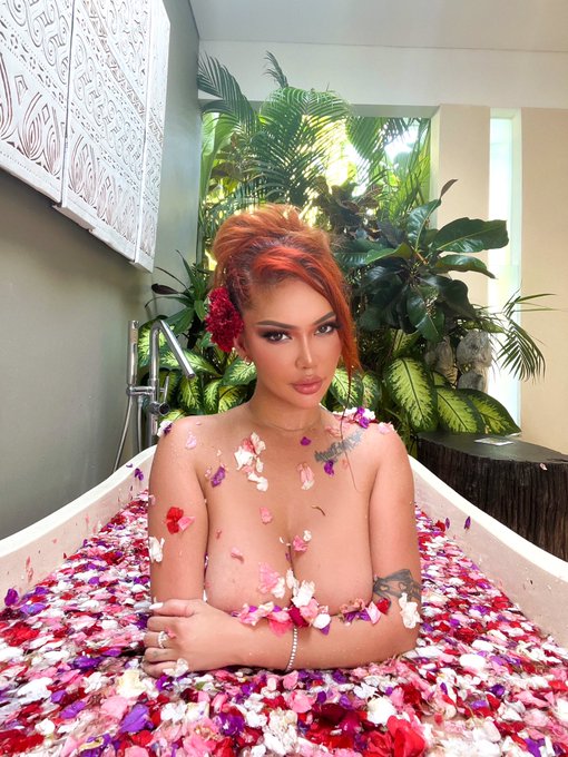 Living in full bloom 🌺🫶🏻 https://t.co/1sjHLe262g<a href="/tag/rollingloudny"class="tags"><span>#rollingloudny</span></a>