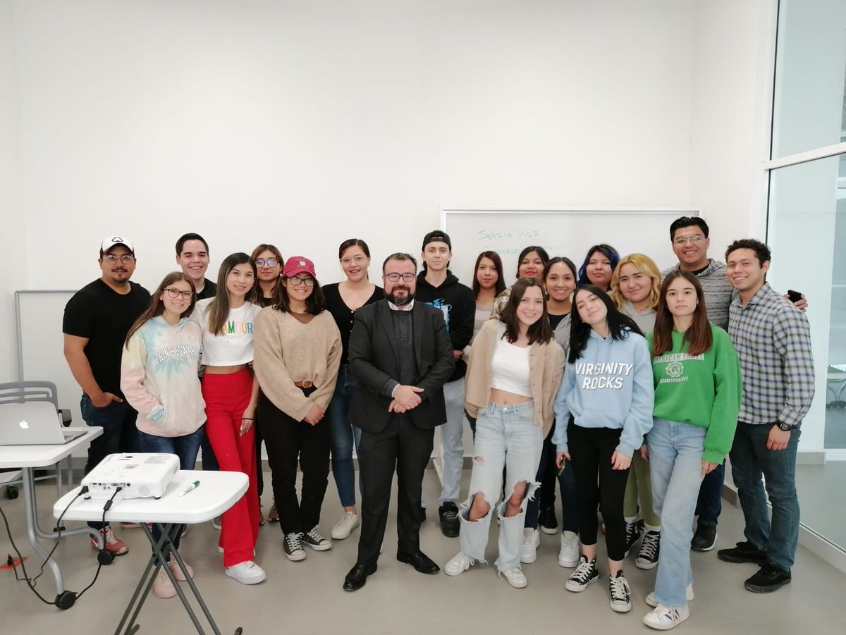 marun19's tweet photo. Este semestre tengo el honor de impartir Teoría de la Constitución en la Licenciatura en Derecho de la @AcademiaIDH. Abierto el proceso de integración de la 2 generación. Te esperamos. +Info aquí https://t.co/Qfm0alvTPx https://t.co/sDxnIC9Xed