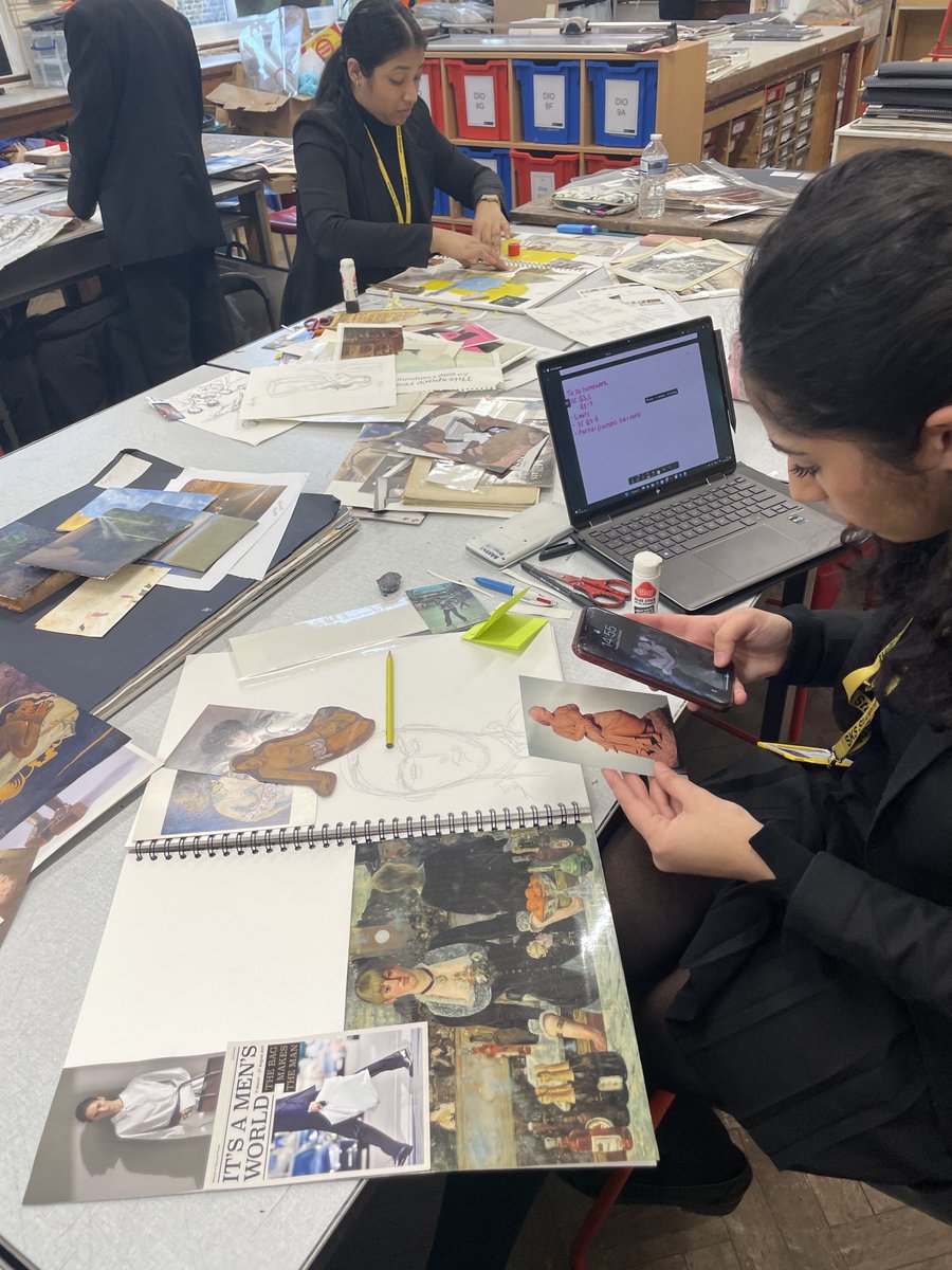 AlbermarleArt's tweet photo. ๐Yr13 Artists start their exam. unit in SKS style - absorbing the theme #simpleorcomplex #7kings โจโจโจโจโจโจโจ https://t.co/y0LAXK9Bea