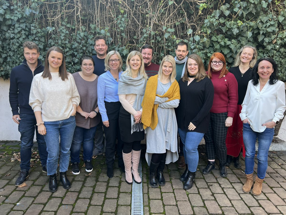 Komunikační skupina agentur <a href="/SIMAR_CZ/">SIMAR</a> v plné síle dnes v <a href="/nms_czech/">NMS Czechia</a> ! #provyzkum