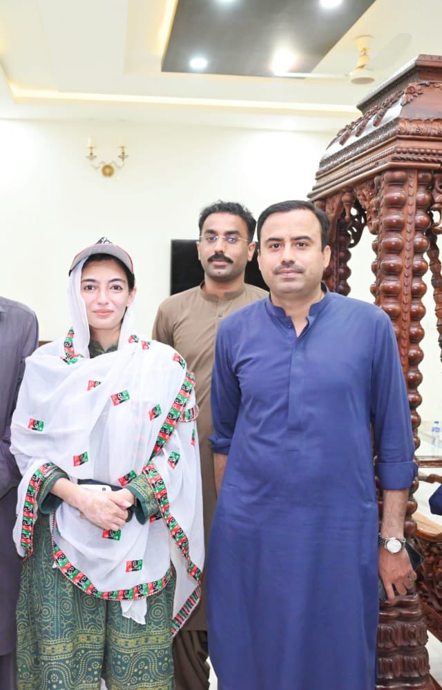 JavedNLaghari's tweet photo. Happy Birthday respected Bibi @AseefaBZ many happy returns of the day 🎂🎂🎂 may you have many more. https://t.co/2gY7ggTlCz
