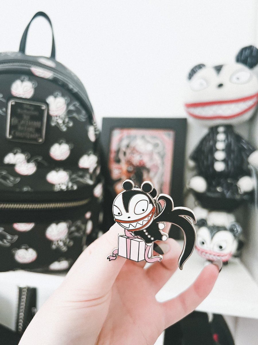 loadedgvnns's tweet photo. wholeheartedly believe my main focus on this planet this to give the vampire teddy the love he deserves !! 🖤🧛🏻  

(#scaryteddy #vampireteddy #nbc #nightmarebeforechristmas #thenightmarebeforechristmas) https://t.co/wVncUDPfyC