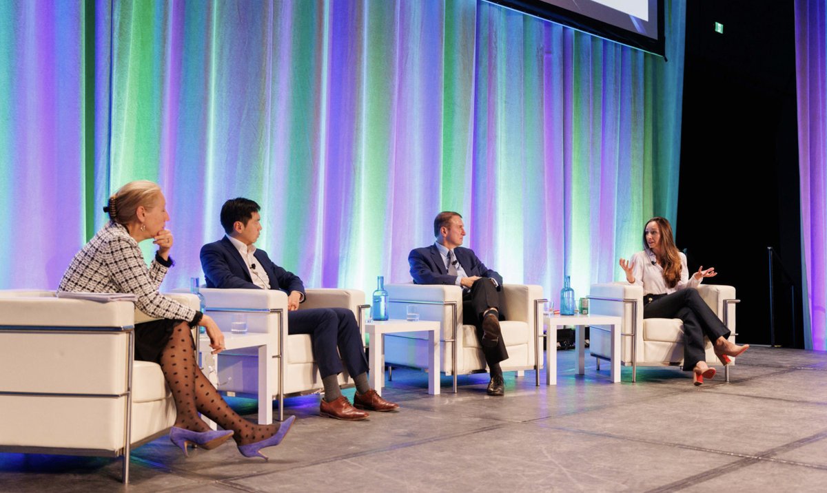 HLoomis's tweet photo. I had the privilege present on the state of the economy for the CFA Society Calgary.

Consistent with the interview I gave @Fortune in October  ’22-  I personally am in favor of short duration municipal bonds and high growth software.

Time shall tell… 

Von Der  Rusch Photo https://t.co/AgG29spx39