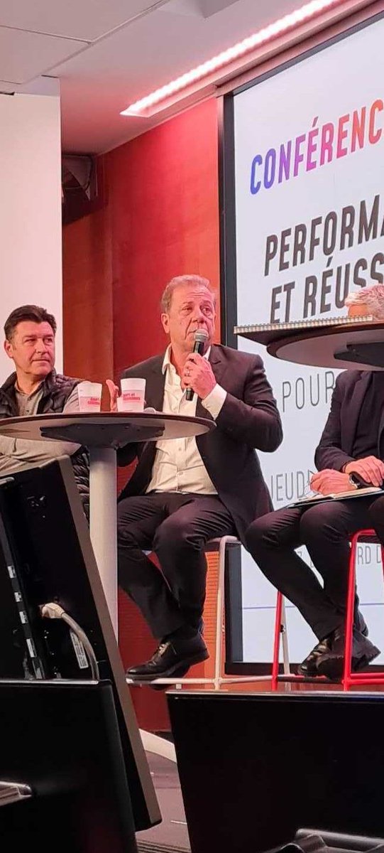 Comment fonctionne le e-campus <a href="/acadomia/">Acadomia</a> ?
"le financement se fait par la fédération, qui aide et par les familles. Le coût c'est 4000€ par enfant. La fédération participe à hauteur de 30% pour certains" explique <a href="/PhilippeColeon/">Philippe Coléon</a>