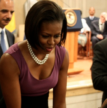 Great news: You just got invited in for an interview at your dream company. Just one catch—you’re told the dress is business casual and...themuse.com/advice/how-to-…