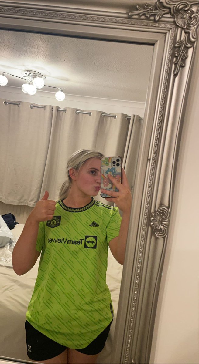 iFrazz_'s tweet photo. Obsessed 💚 @alessiarusso7 @ManUtdWomen https://t.co/TmA2h7vG5N