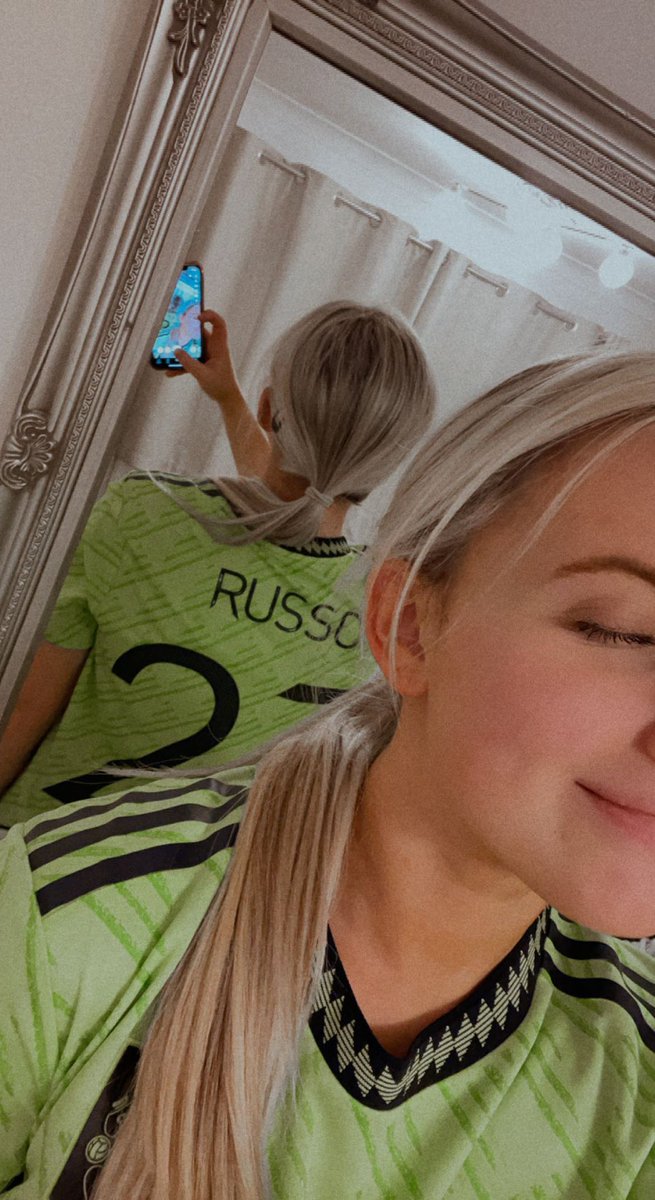 iFrazz_'s tweet photo. Obsessed 💚 @alessiarusso7 @ManUtdWomen https://t.co/TmA2h7vG5N