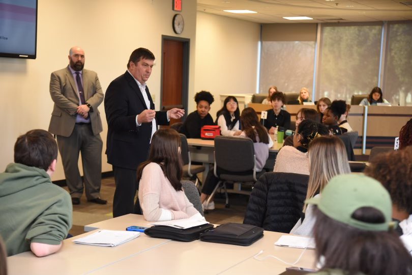 It’s an honor to address student leaders from across @wcpsmd. The Washington County Association of Student Council invited @GaryWCPS and I to share more details about the Blueprint and how it impacts our schools. Great questions from engaged students!