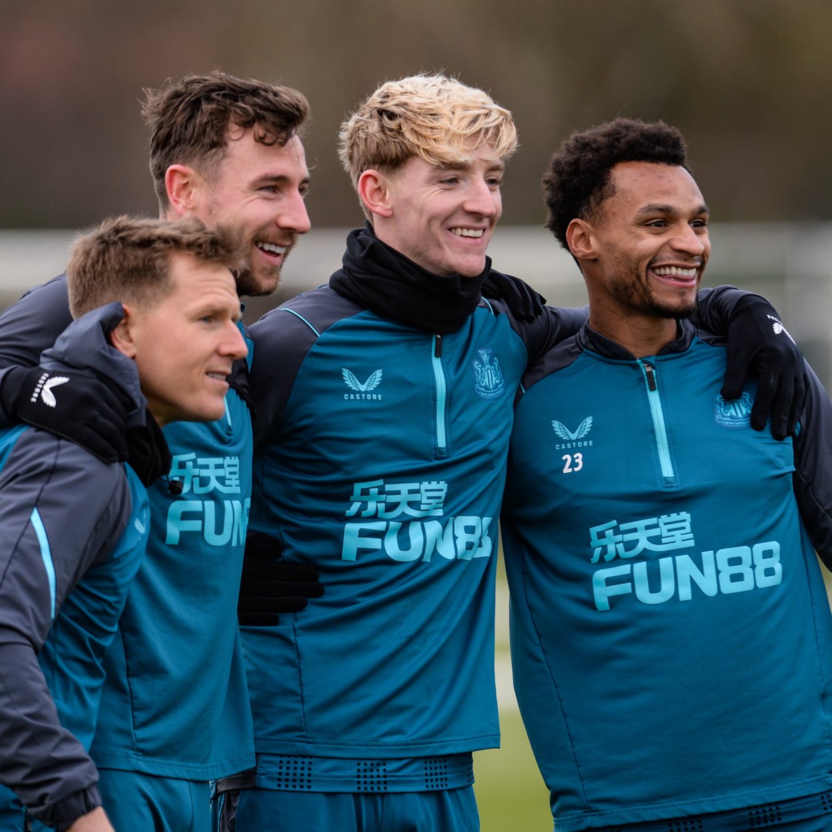 NUFC's tweet photo. Getting ready for another big game at St. James' Park! ⚫️⚪️
