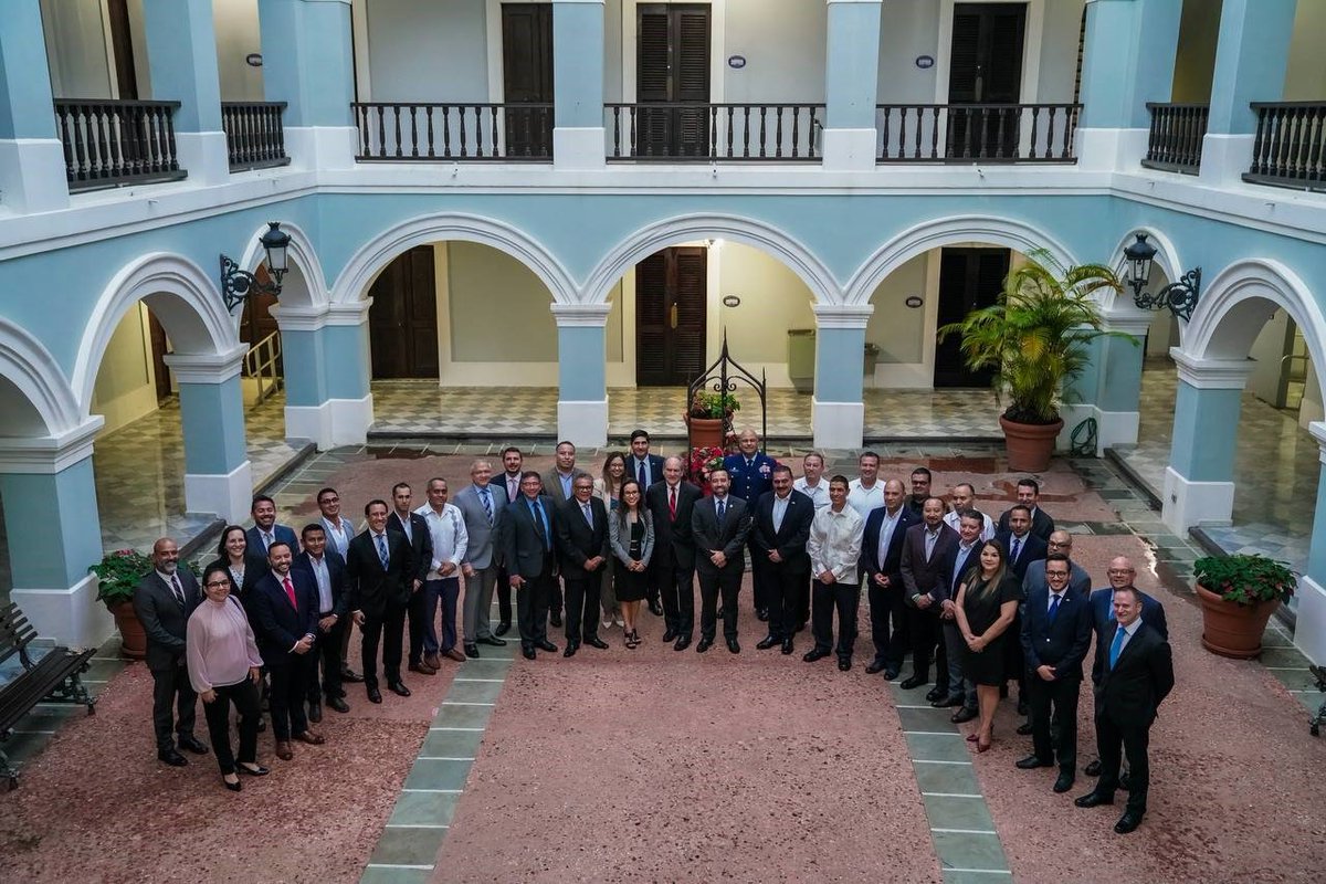 prsecestado's tweet photo. Anoche celebramos una visita de la delegación de la Marina de México y @USEmbassyMEX, así como altos oficiales de seguridad fronteriza en EE.UU. y México, en aras de fortalecer los lazos aéreos y marítimos entre ambas naciones. https://t.co/vTFH6eSj7m