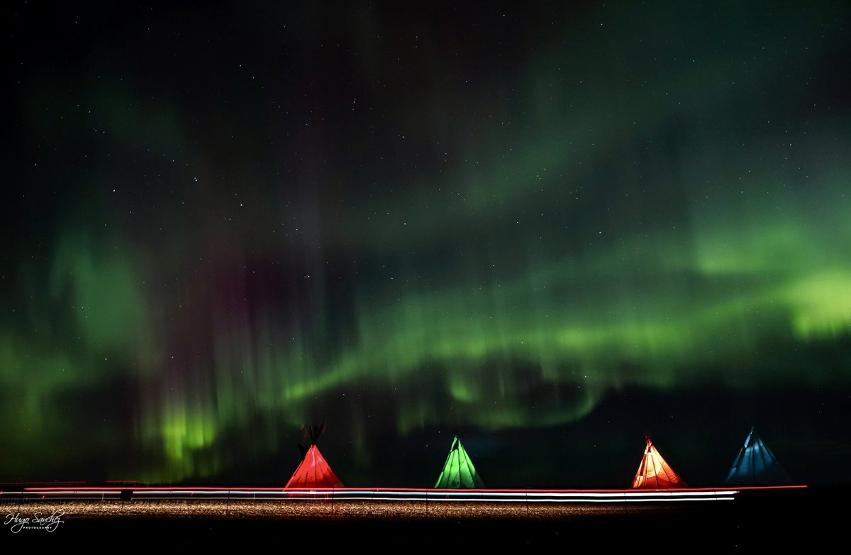 We get some special nights when the Northern Lights lit the sky by dancing beautifully ❤️ #aurora #northernlights #teepee #photooftheday #canada #alberta #Edmonton #NightPhotography #treaty6 #INDIGENOUS #ancestors #beautiful