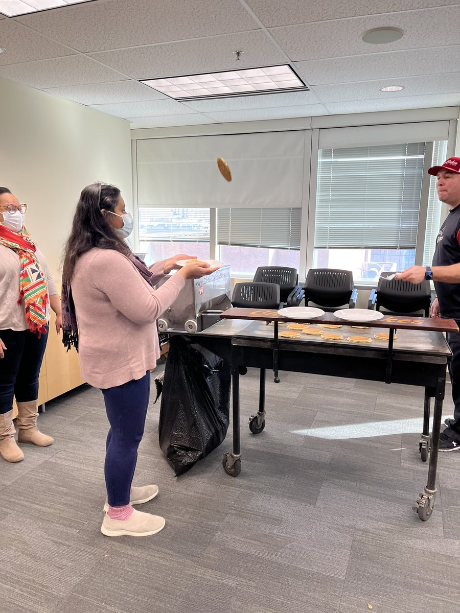 LaceyFeigl's tweet photo. We had so much fun at our first #Funuary event (just a little something to brighten up gloomy February)! Thank you, @ChrisCakesSTL for the great food and even better show! 🥞
@WUSTL_Rheum @WUDeptMedicine #Rheumatology #foodies https://t.co/VEgMC9pvIX