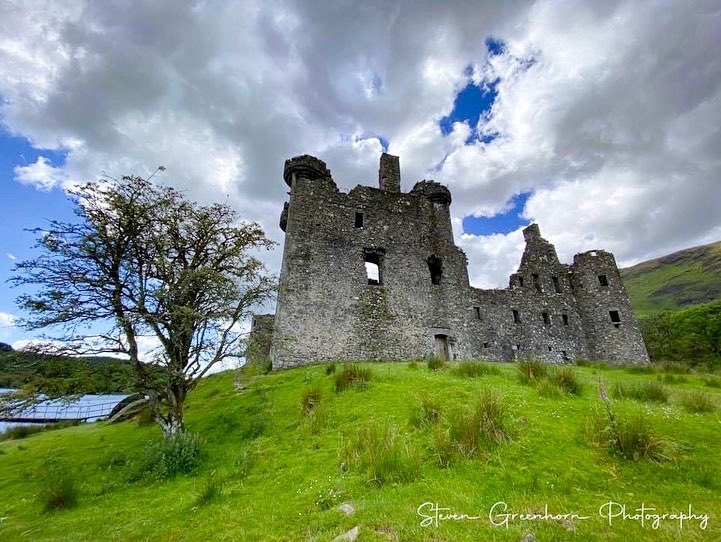 Kilchurn Castle 🏴󠁧󠁢󠁳󠁣󠁴󠁿.                         <a href="/VisitScotland/">VisitScotland</a> <a href="/andrewsp2009/">Andrew Spratt</a> @amkingphoto #beautiful #nature #castle #ScotlandIsNow #Scotland #kilchurncastle #ScotlandIsCalling