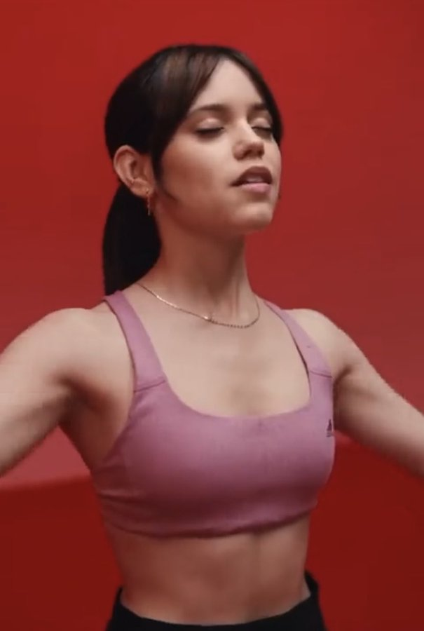 Jenna Ortega in sports bra. 😈😍😍🔥🔥🤤🥴 HornyBoy96 hornyboy968