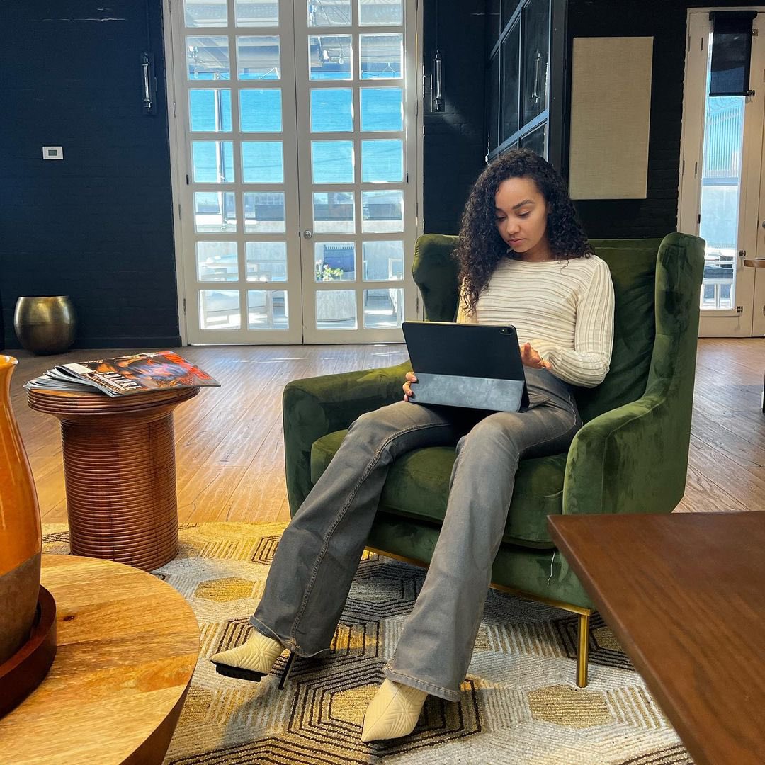 LeighAnneMusic's tweet photo. I am so easily overwhelmed... even when I feel like great things are happening, I start to freak out a bit. Still figuring out why I do that. I'm also super family orientated and I forgot how lonely being on the road can be 🥺🖤 https://t.co/dESy049npd