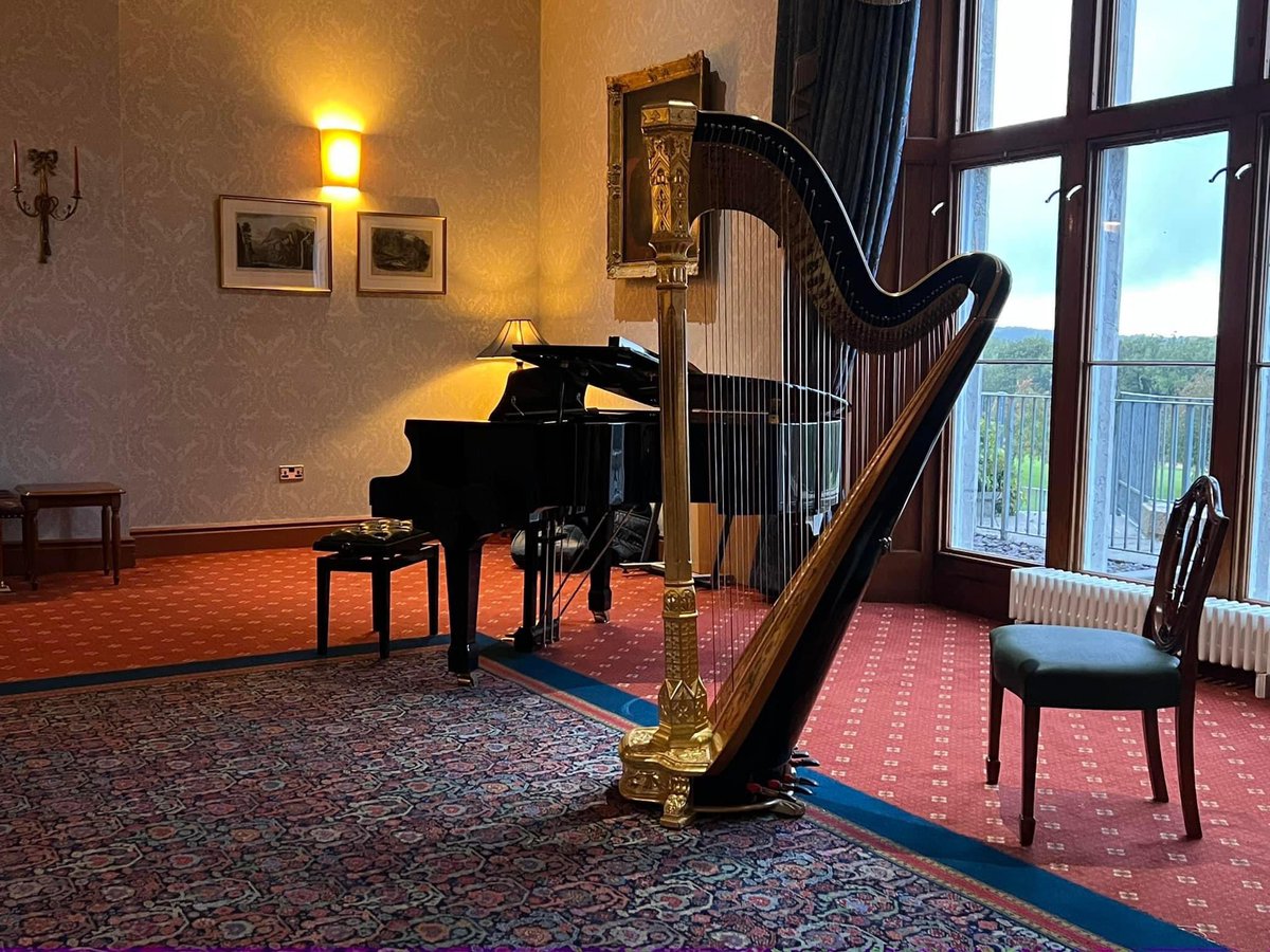 Piantel yn Henllys heno 🎼 
Mrs ABP a Mr C back on it 👊🏻 , Deuawdau, Unawdau a lot o chwerthin.