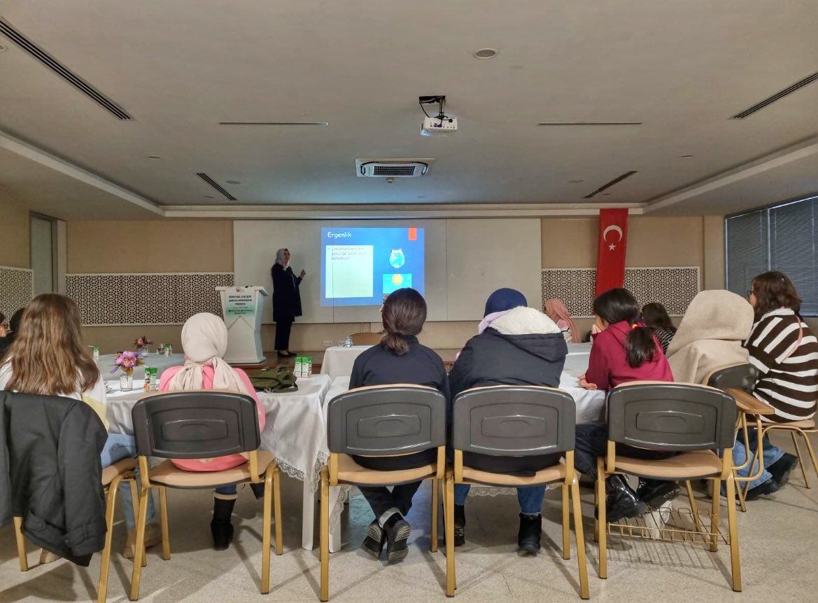 ‘Bireysel Gelişim Sosyal Dönüşüm’ projemizin karakter eğitimleri kapsamında @drbuharasultanguney hocamız çocuklarımıza faydalı bilgilerle dolu bir seminer verdi 💐

<a href="/istkaorgtr/">İSTKA</a>