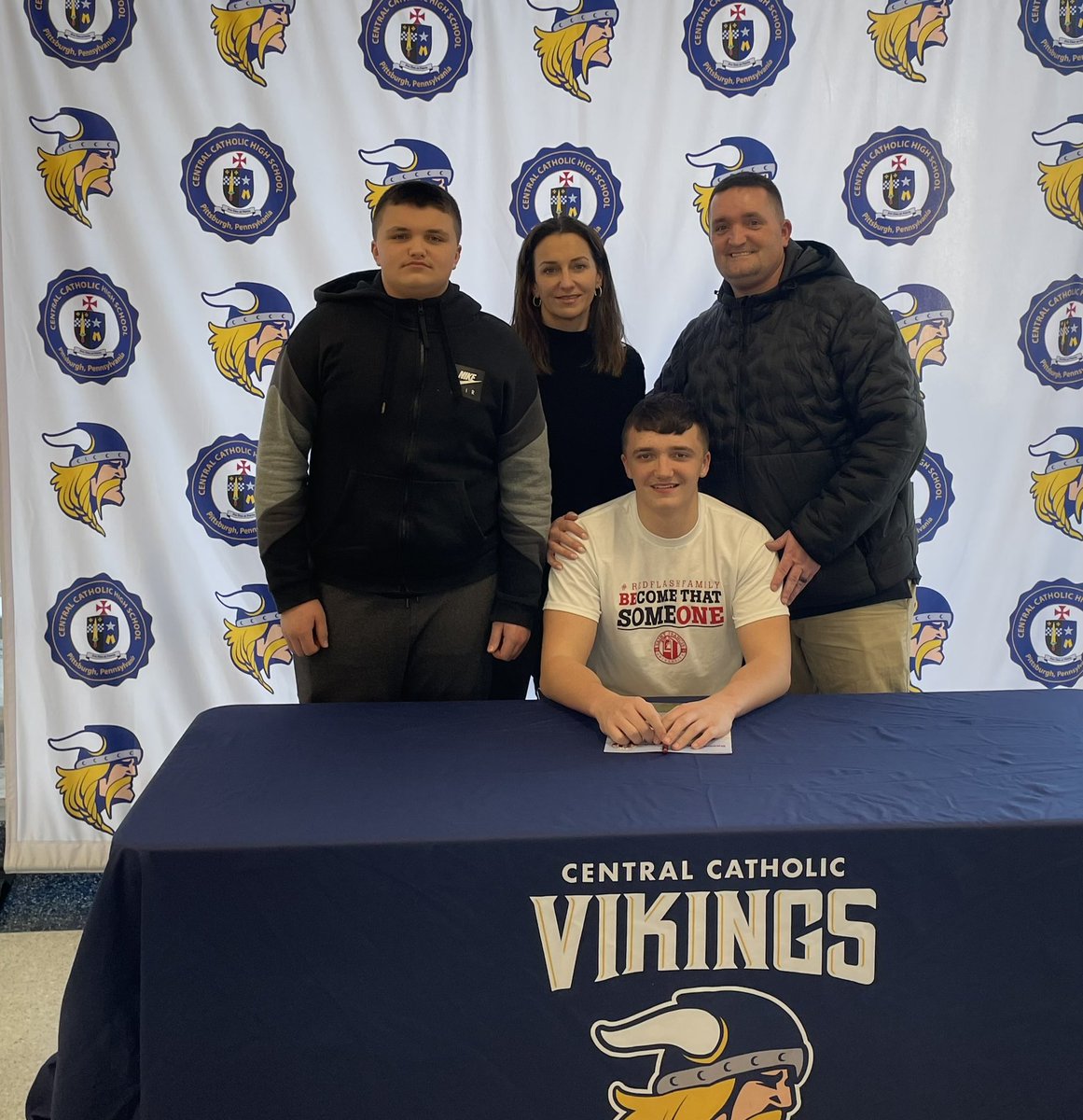 Levy8_'s tweet image. COMMITTED 🔴⚡️ @RedFlashFB 
@coachZMorehead @CoachPecoraSFU