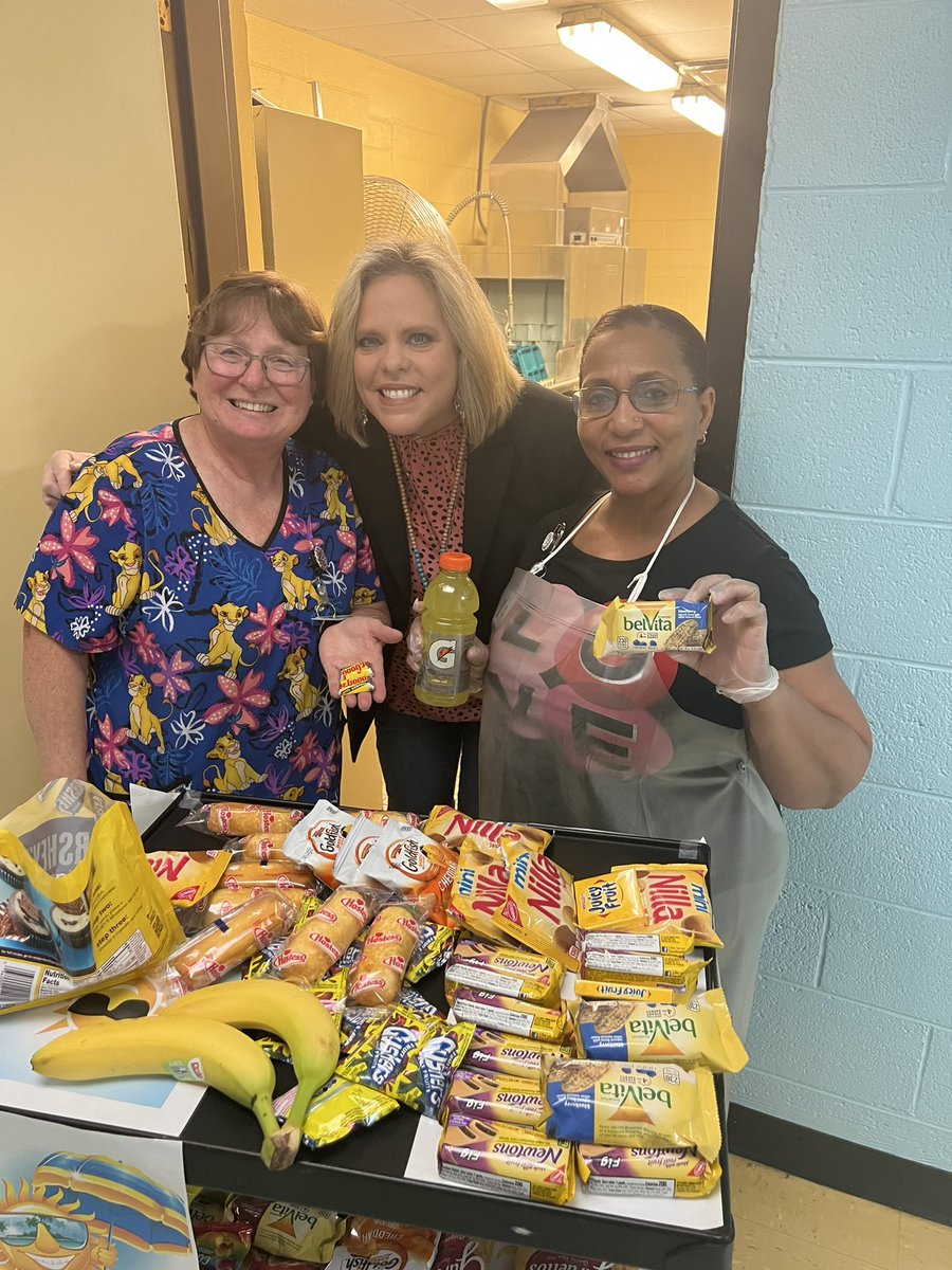 kendrahjohn's tweet photo. City Park Primary has had enough rain and indoor recess! Principal Walden brings “Sunshine” yellow snacks and drinks, to all teachers and staff! Thank you, Kristine Walden @local3news @wdefnews12 @newschannelnine https://t.co/npoUv5mV4J