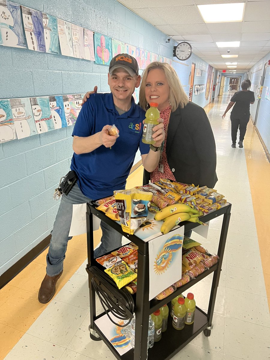 kendrahjohn's tweet photo. City Park Primary has had enough rain and indoor recess! Principal Walden brings “Sunshine” yellow snacks and drinks, to all teachers and staff! Thank you, Kristine Walden @local3news @wdefnews12 @newschannelnine https://t.co/npoUv5mV4J