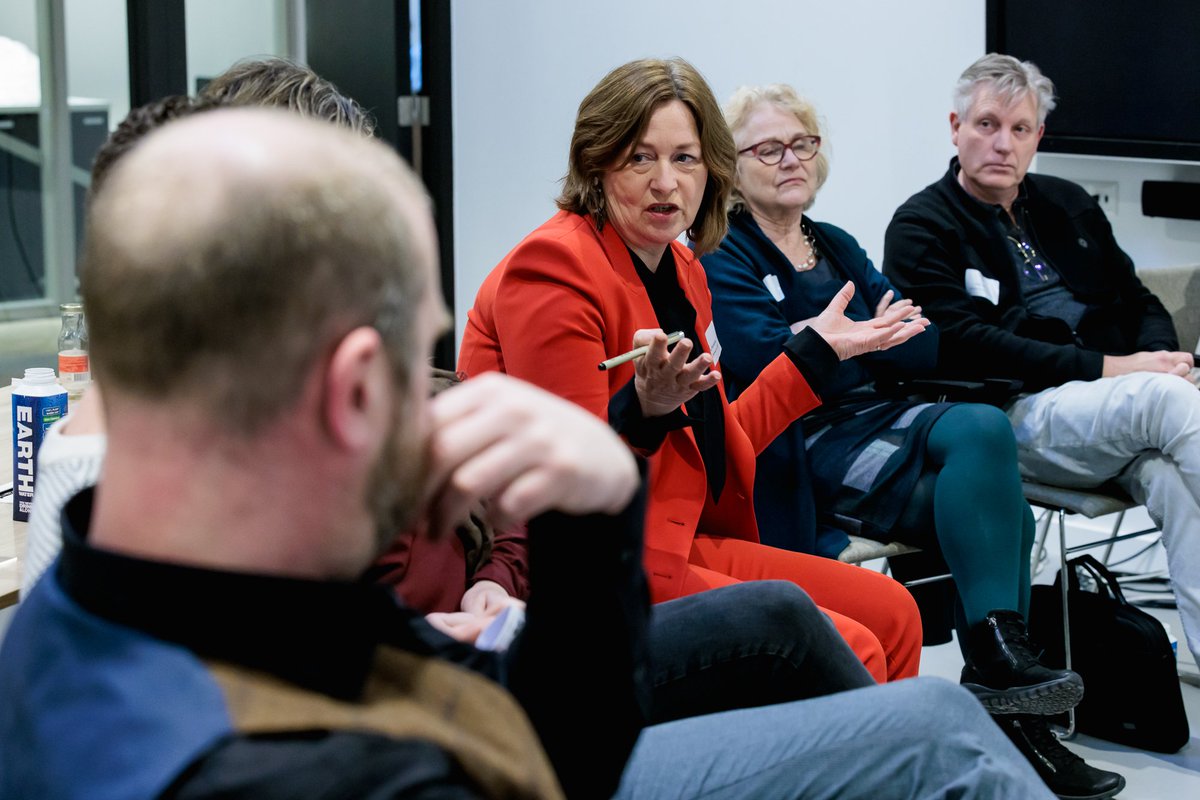 Inspiratiesessie 'Samenwerken in cultuur als stevige basis voor de toekomst' vandaag in de Turmac cultuurfabriek i.s.m. @cultuuroost. Aat Vos van <a href="/includi_/">includi</a> zette iedereen aan het denken over het belang van een 'gecombineerde' plek in wijk/stad/dorp. #ontmoeting #inspireren