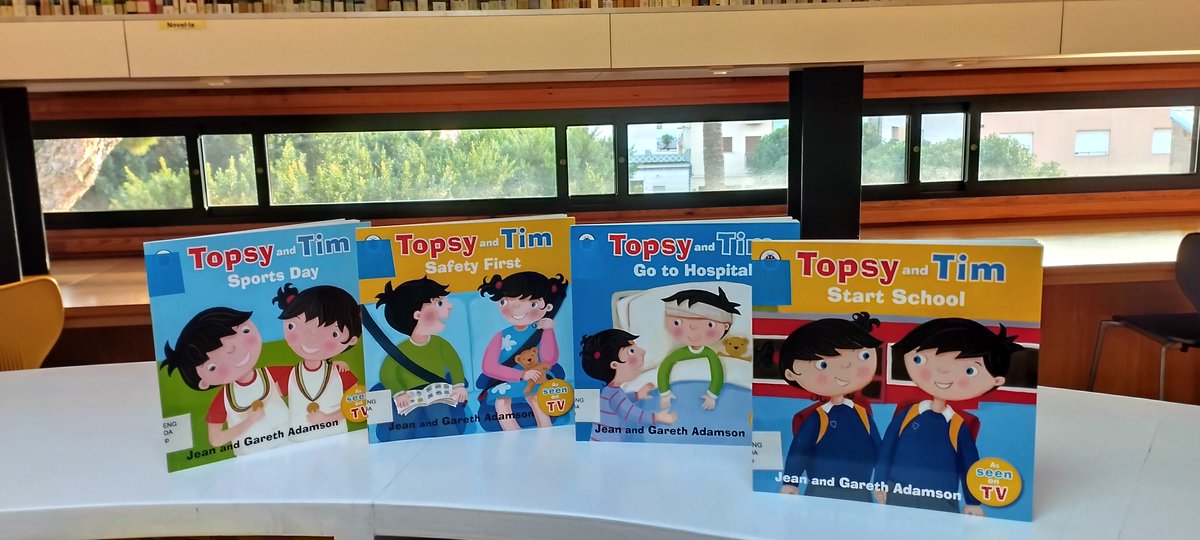 😍Dóna l'oportunitat als teus fills de llegir en anglès des de xicotets. La biblioteca vos ajudarà amb els llibres!
#englishbooksforkids #learnenglish #readinginenglish #aprenderingles