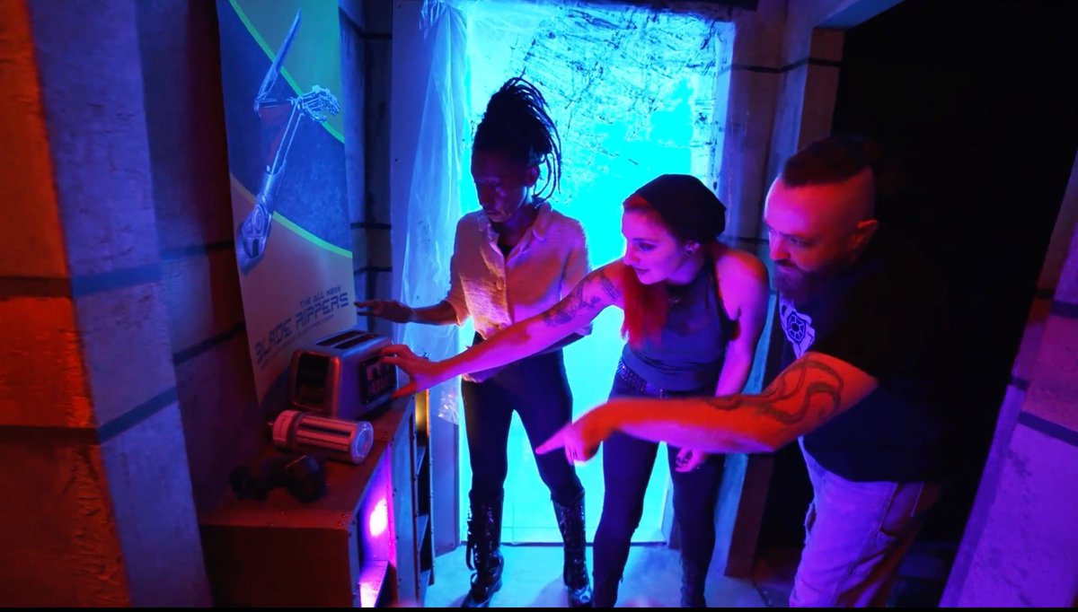 emersivemachine's tweet photo. Sal's Cybernetics needs your help! The tech is hidden, and we know your crew has the skills to find it. One problem, the corporate police are on their way and the clock is ticking! Can you help the us out? 

Book your mission now at https://t.co/zHRVdLplnf

#cyberpunk #escaperoom https://t.co/Zm1aOEdqDj