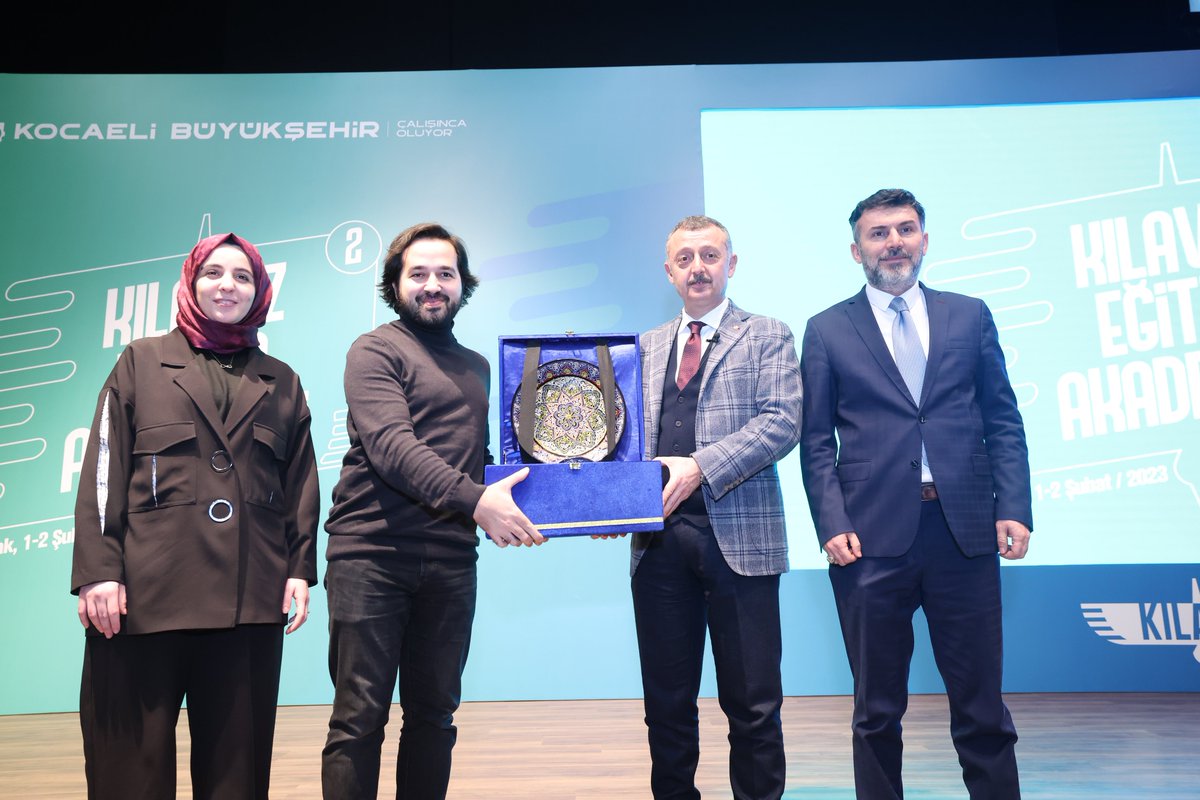 tahirbuyukakin's tweet photo. Efendimizin hayatını ve ahlakını temele alarak kurduğumuz Kılavuz Gençlik Projesi’nde nihai hedefimiz
Efendimizin hayatını rol model almış, onun ahlakıyla ahlaklanmış nesiller yetiştirmektir. https://t.co/TuZNmjsXuB