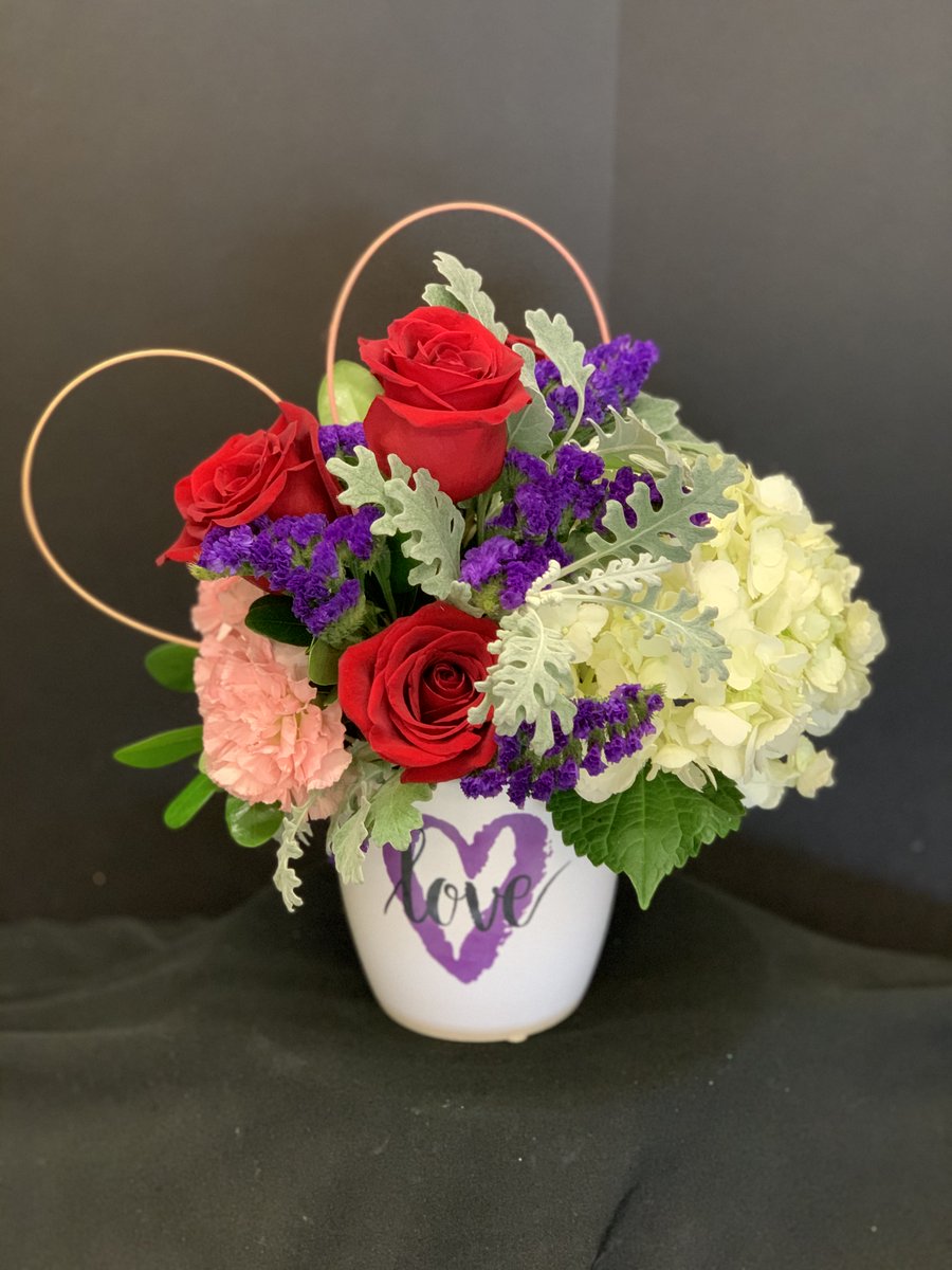 💕Dear love birds💕 don't forget to order your Valentines floral arrangements from the Floriculture Club @ JCCC 🌸you can do that by clicking on this link shorturl.at/ahvE7🌹