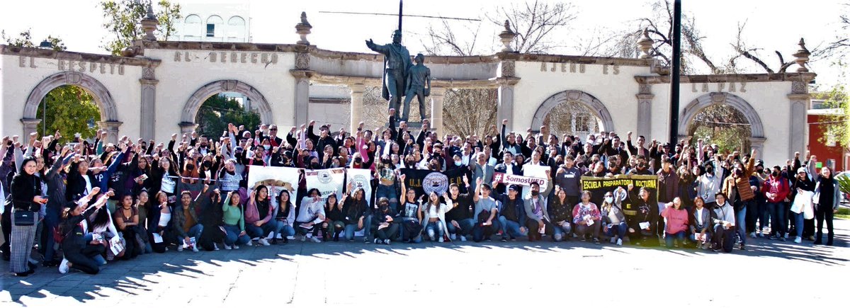 UJED_Oficial's tweet photo. #UJEDInforma Jóvenes de nuevo ingreso que se unen a la #UJED en este semestre “A” de 2023, fueron recibidos con una Ceremonia de Bienvenida encabezada por el rector @CPRubenSolis, en compañía de funcionarios de la Administración Central y directores. #SomosUJED https://t.co/HhfOUJv8lJ
