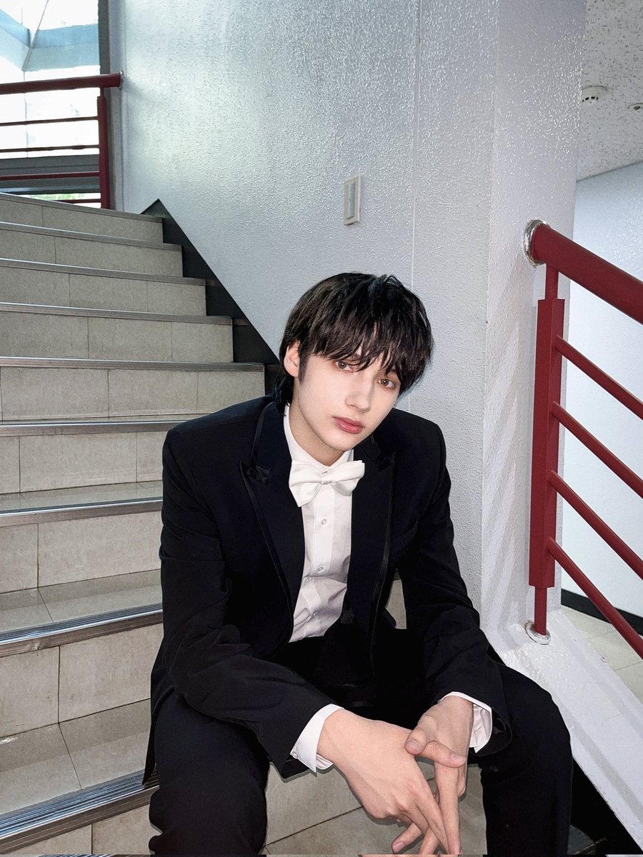 Stairs 🪜

#채원 #CHAEWON #휴닝카이 #HUENINGKAI